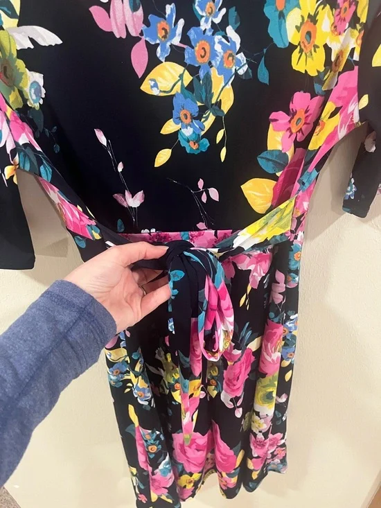 My Bump Floral V-Neck Maternity Dress - Medium - Picture 3 of 9